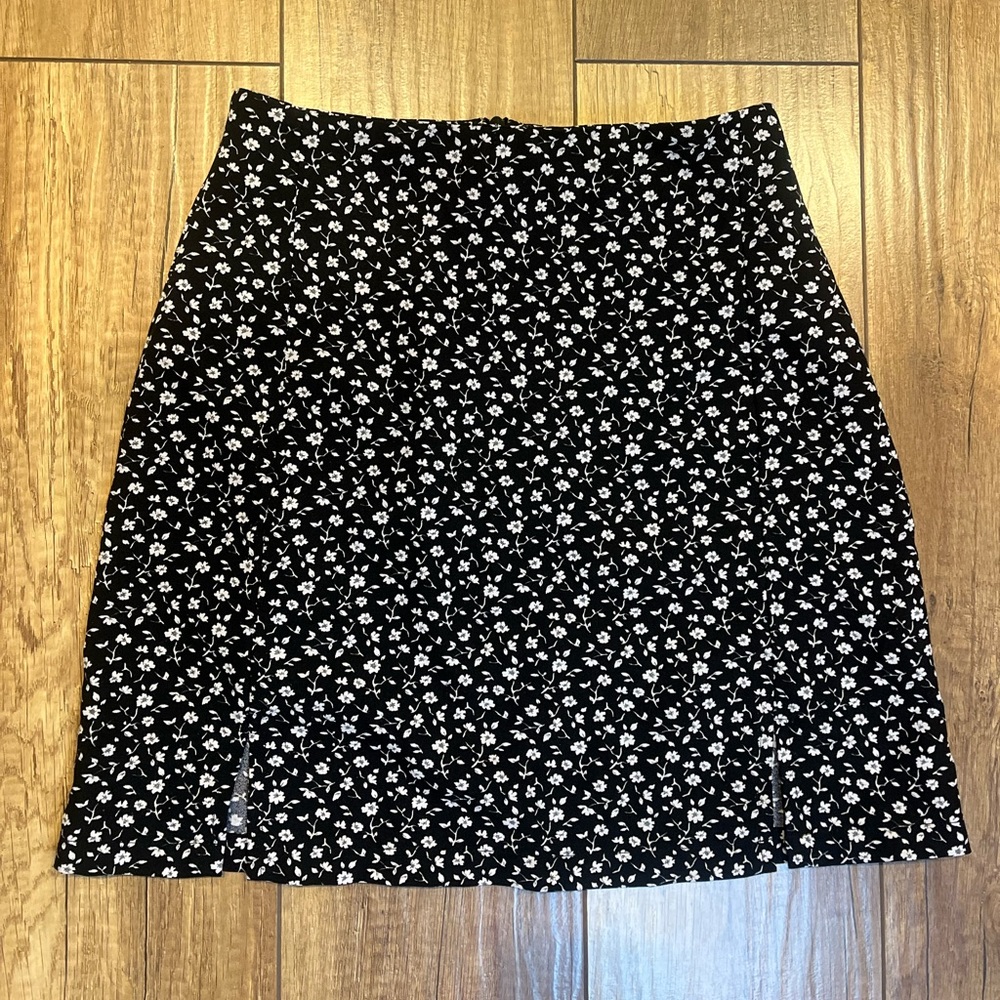Brandy Melville Black and White Floral Mini Skirt